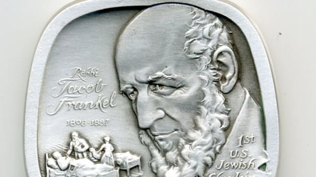 One side of the medal features