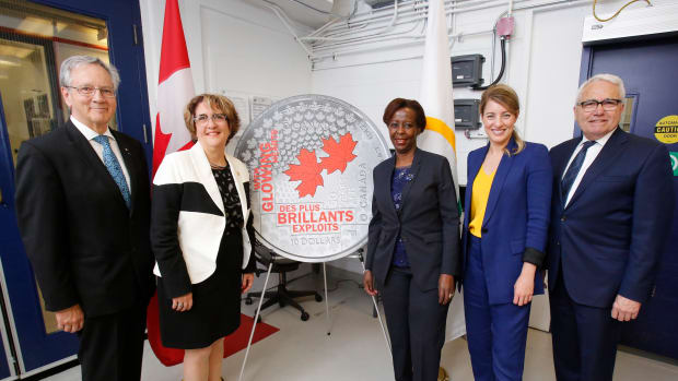 From left: Gilles Patry of the Royal Canadian Mint Board of Directors, Mint President and CEO Marie Lemay, the Secretary-General of La Francophonie Louise Mushikiwabo, the Minister of Tourism, Official Languages and La Francophonie Mélanie Joly and Official Languages Commissioner Raymond Théberge celebrate the striking of a new collector coin recognizing the 50th anniversary of the Official Languages Act at the Mint’s Ottawa (Photo courtesy of the Royal Canadian Mint)