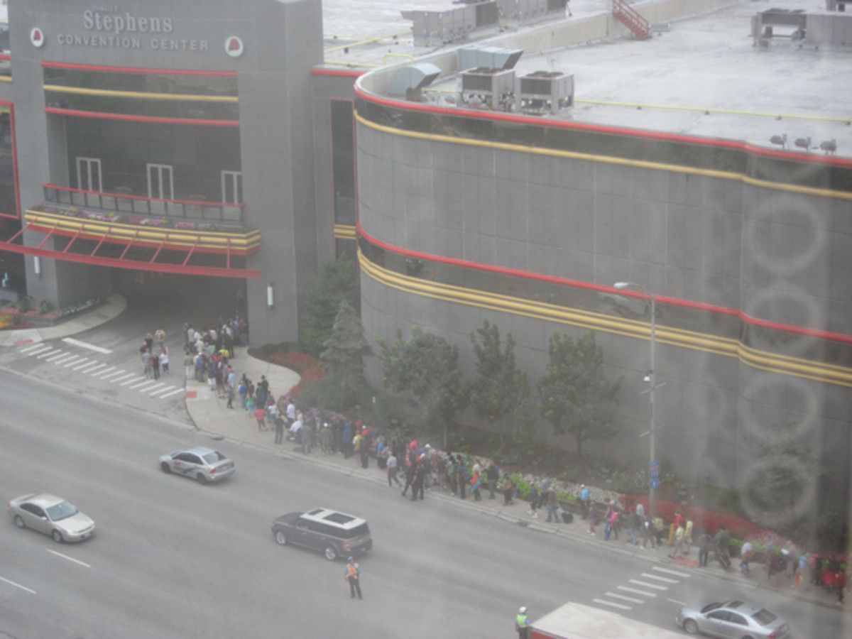 A view of the long line going into the 2014 Chicago ANA show.