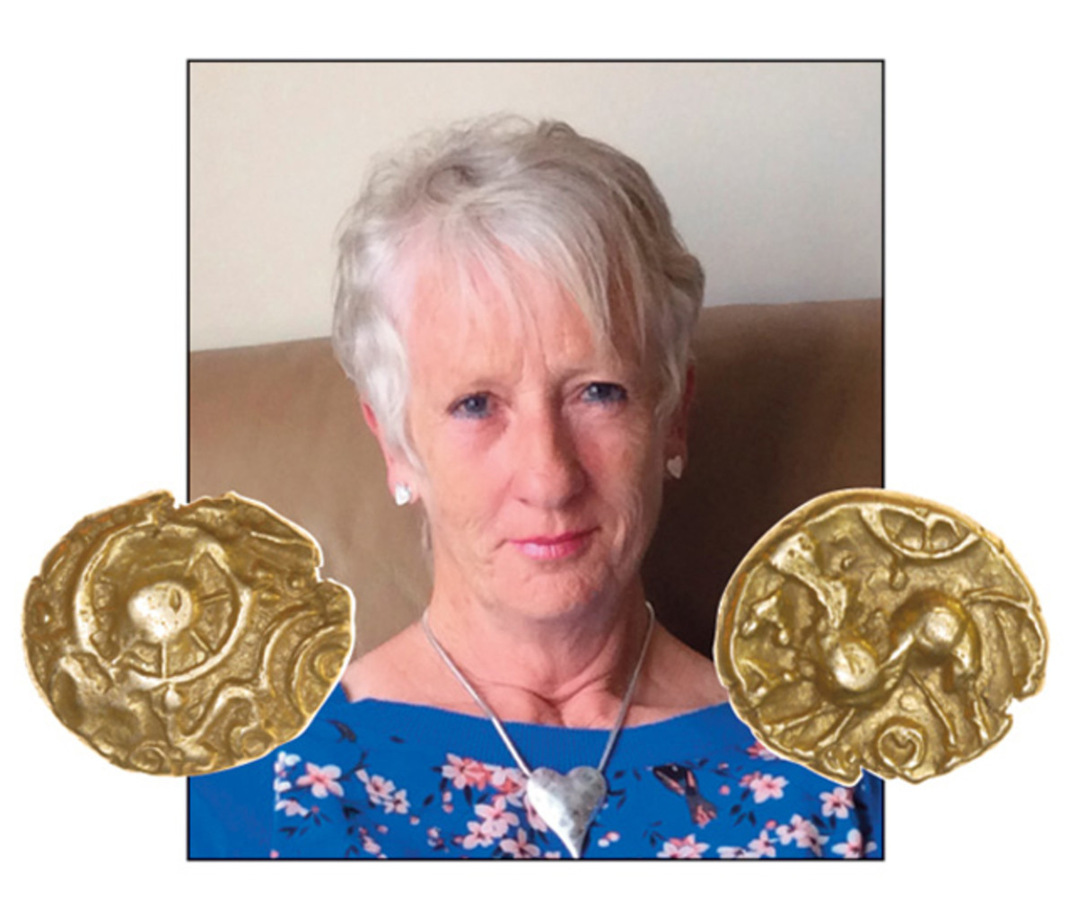 Angela Stone and her Tadley Wheel gold quarter stater, ABC 806.