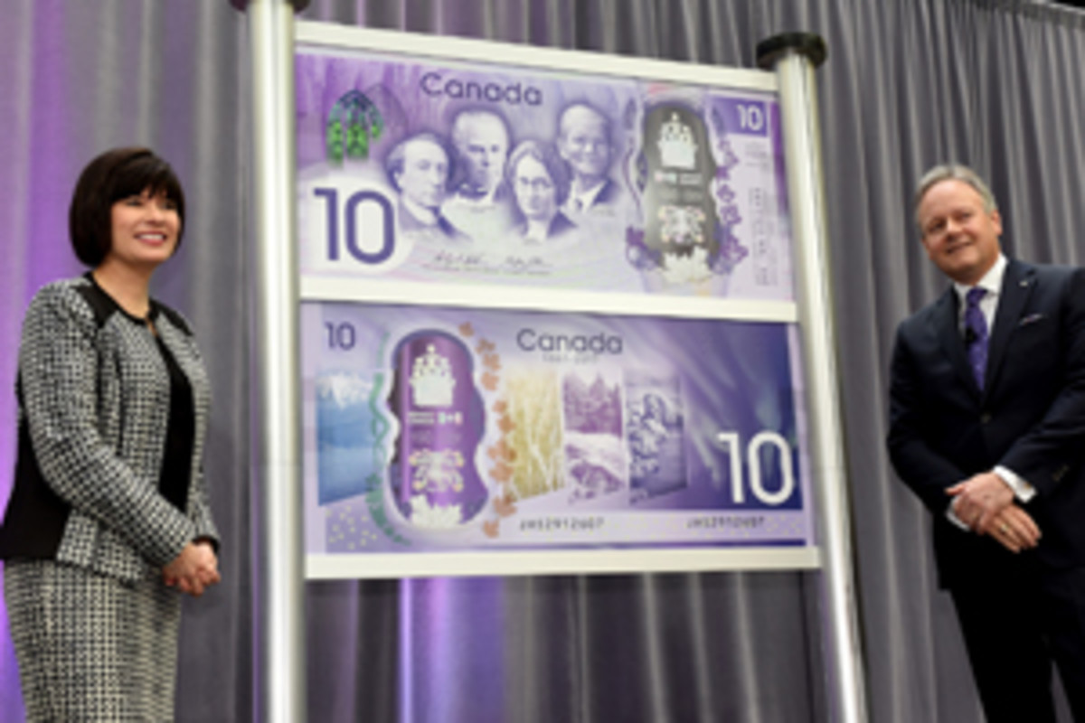  Ginette Petitpas Taylor, Parliamentary Secretary to the Minister of Finance and Stephen S. Poloz, Governor of the Bank of Canada, at the June unveiling of the new $10 note.