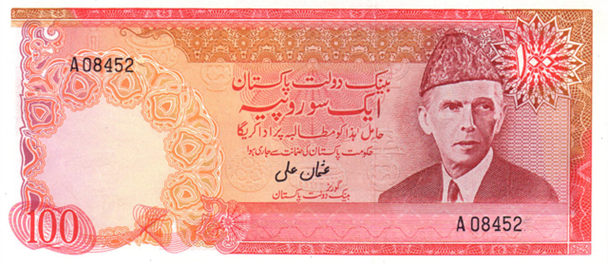 An older style Pakistani rupee that the government will withdraw from circulation.