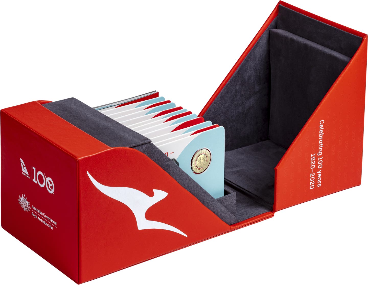 2020-qantas-centenary_packaging_caseopen_01.jpg