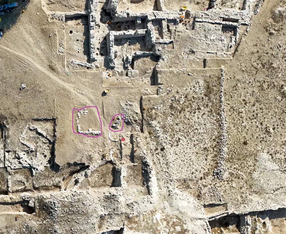 tell-abraq-archaeological-site-altar-and-coin-site-circled--umm-al-quwain-department-of-tourism-and-archaeology.jpg