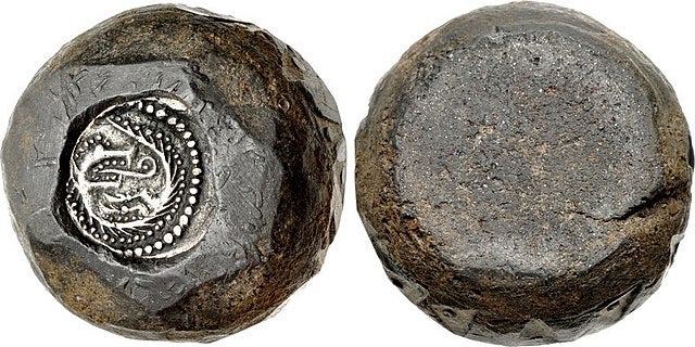 640px-vikingcoinweight.jpg