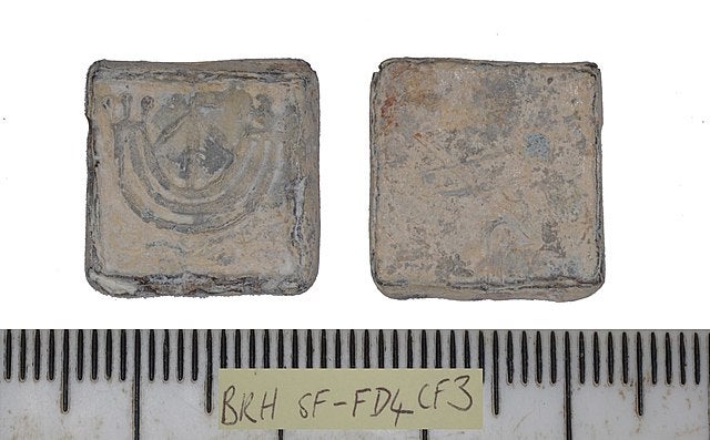 640px-sf-fd4cf3_medieval_coin_weight_findid_852499.jpg